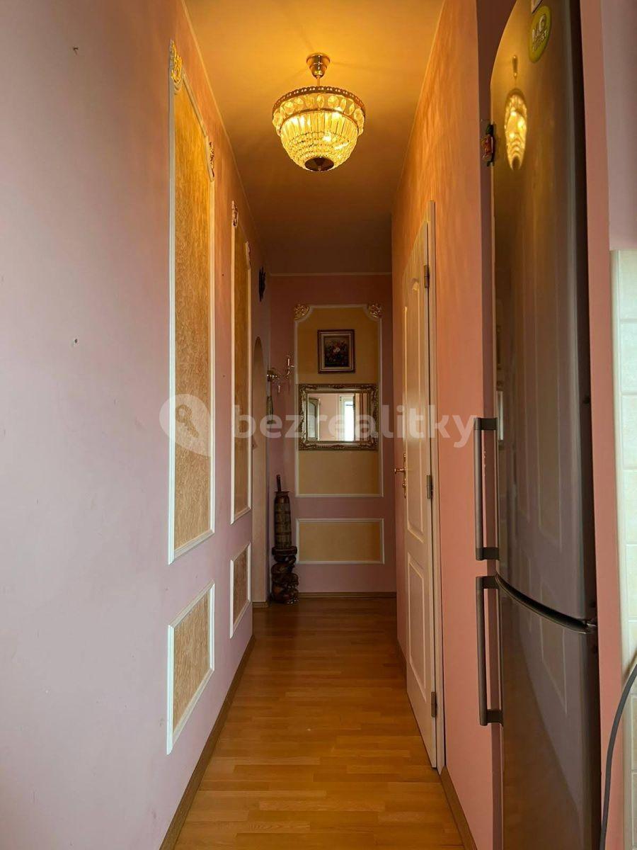 3 bedroom with open-plan kitchen flat for sale, 80 m², Stará Kysibelská, Karlovy Vary, Karlovarský Region