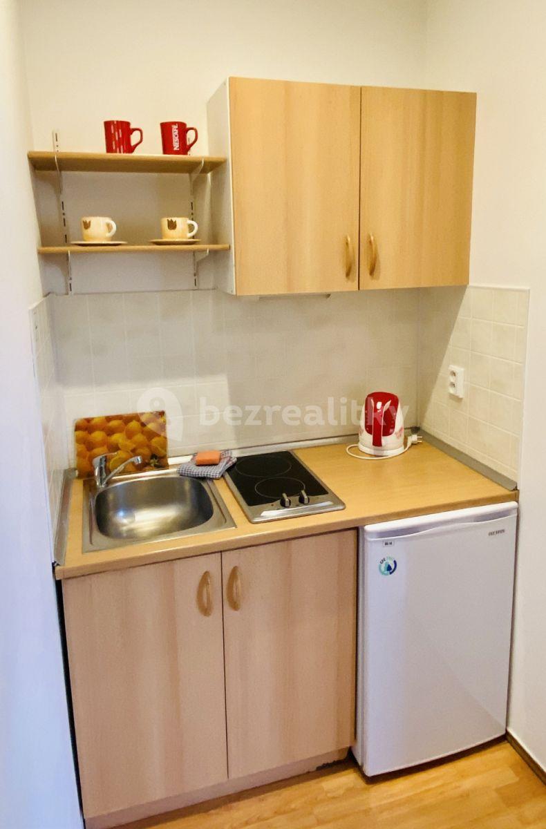 Studio flat to rent, 37 m², Jana Masaryka, Prague, Prague