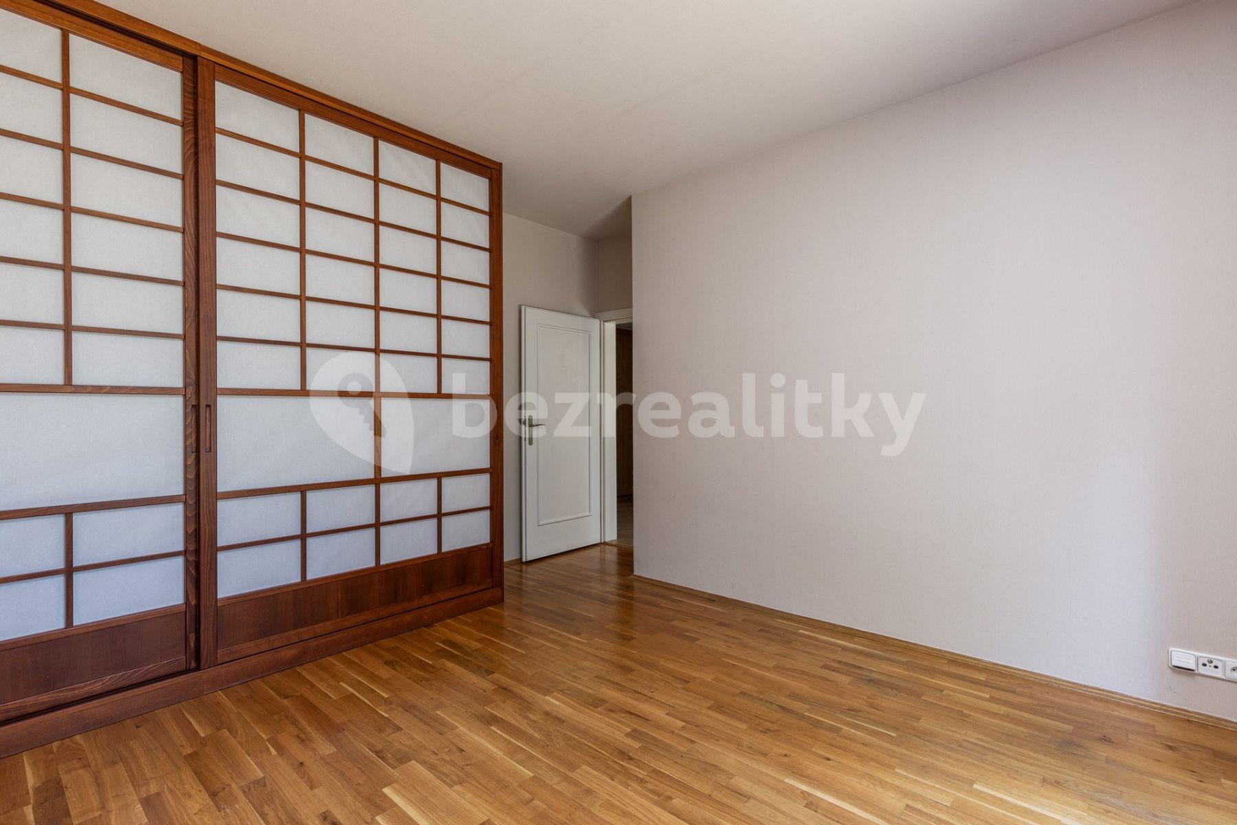 3 bedroom with open-plan kitchen flat to rent, 142 m², U kříže, Prague, Prague