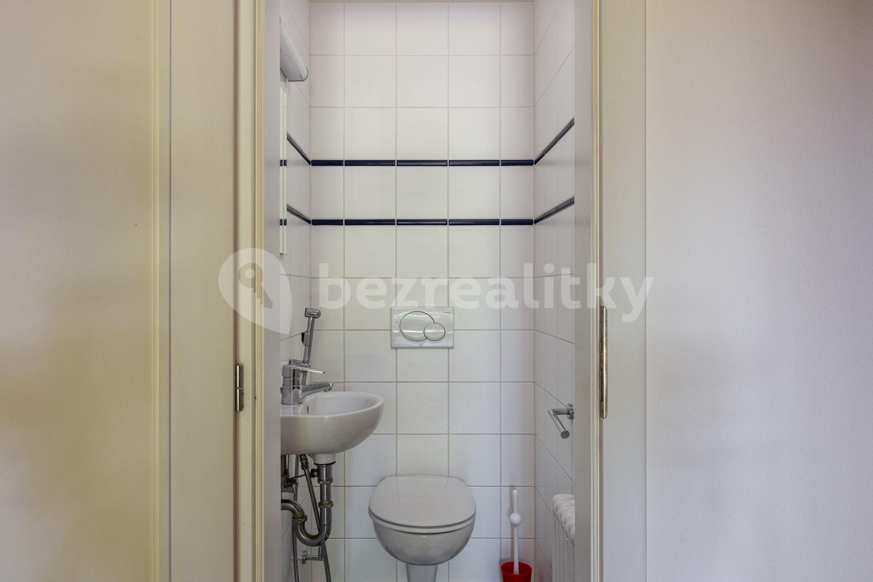 3 bedroom with open-plan kitchen flat to rent, 142 m², U kříže, Prague, Prague