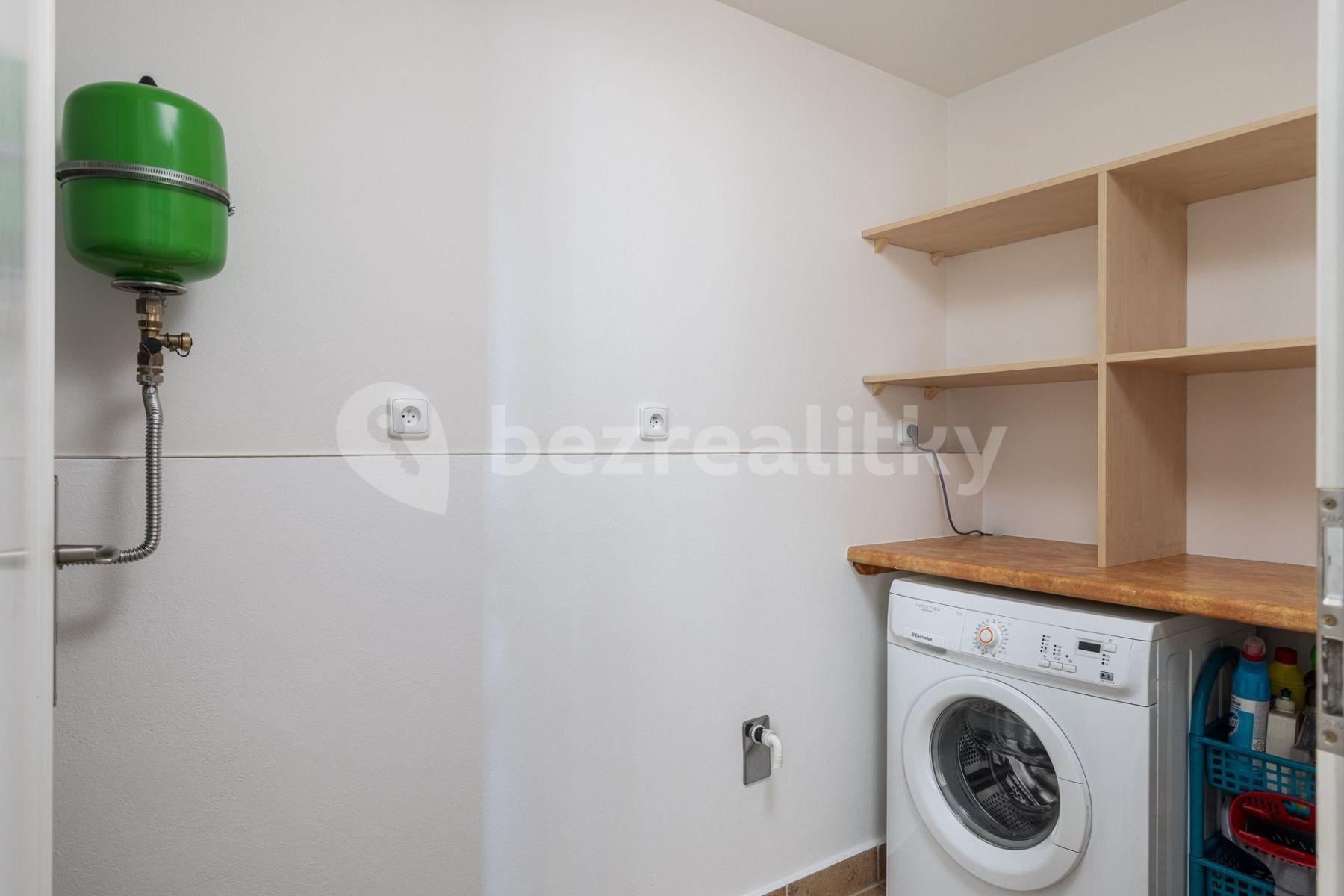 3 bedroom with open-plan kitchen flat to rent, 142 m², U kříže, Prague, Prague