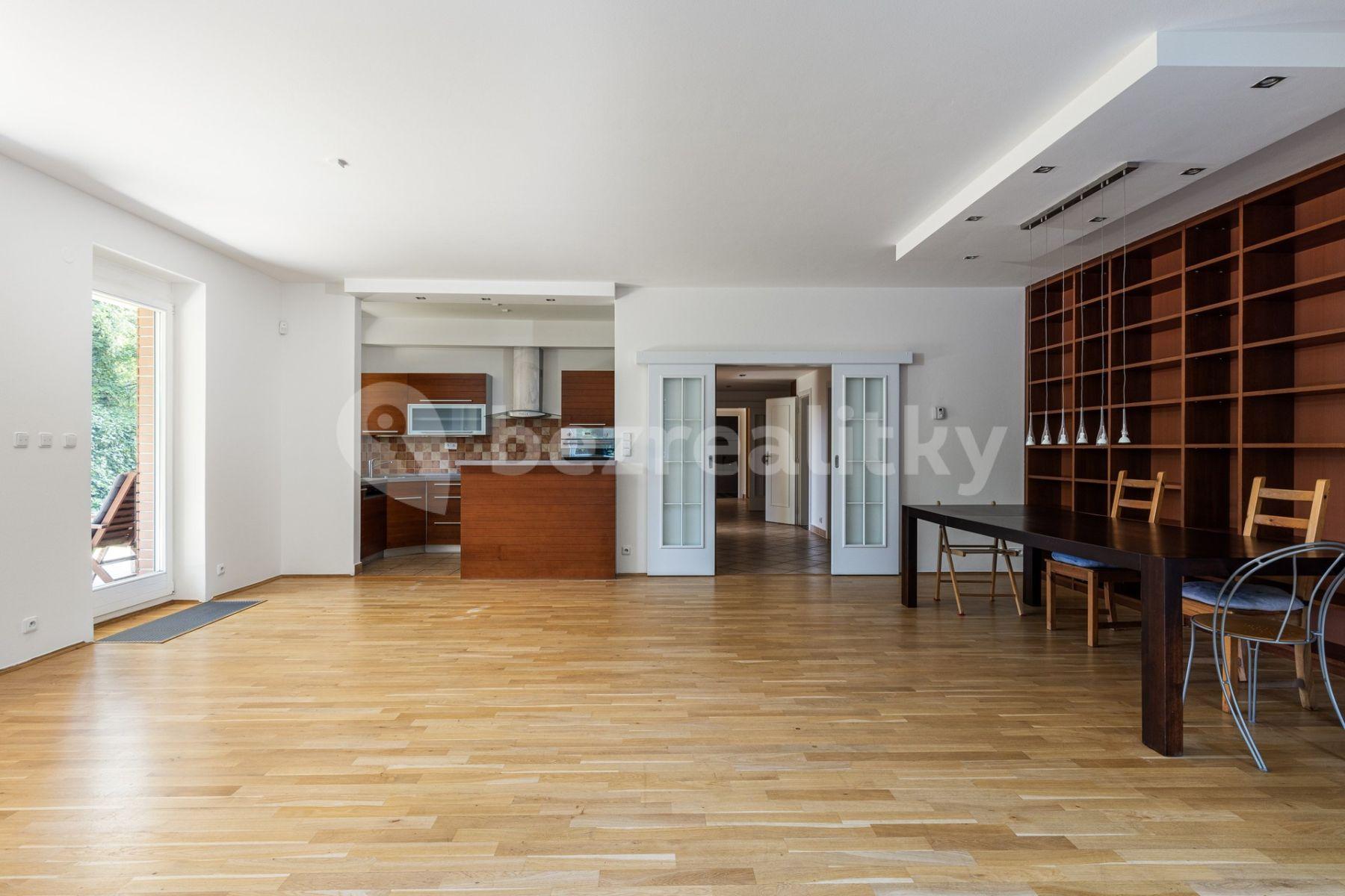 3 bedroom with open-plan kitchen flat to rent, 142 m², U kříže, Prague, Prague