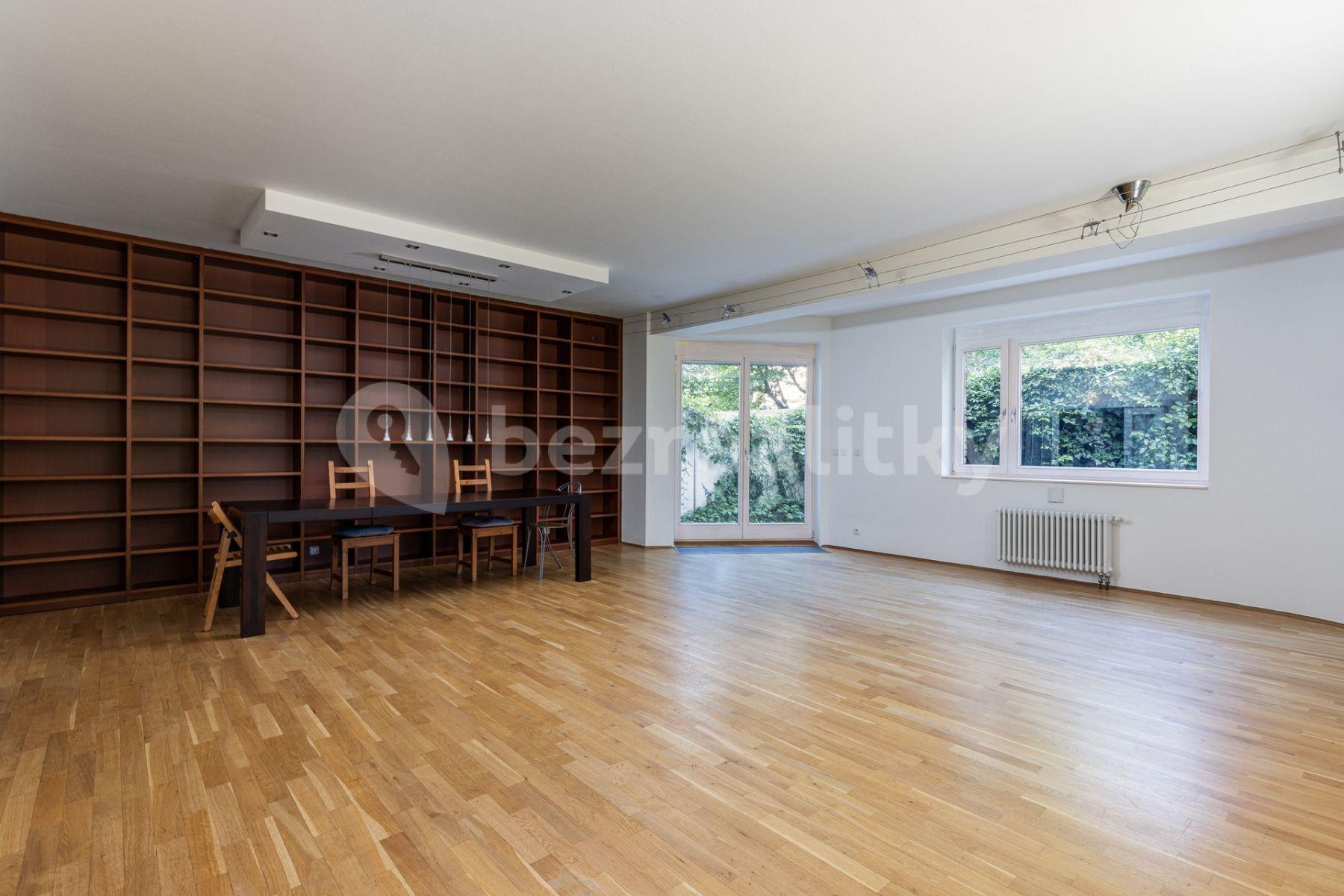 3 bedroom with open-plan kitchen flat to rent, 142 m², U kříže, Prague, Prague