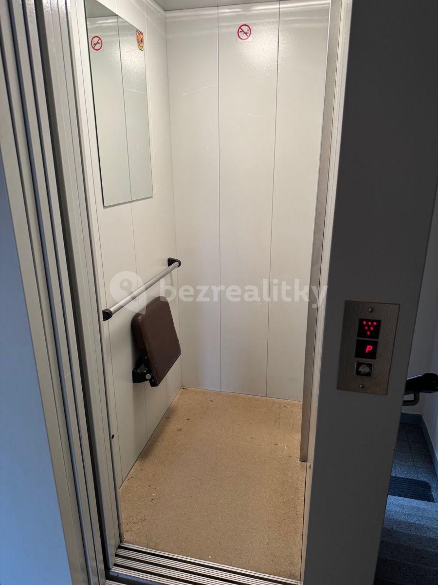 1 bedroom with open-plan kitchen flat to rent, 58 m², Opavská, Ostrava, Moravskoslezský Region