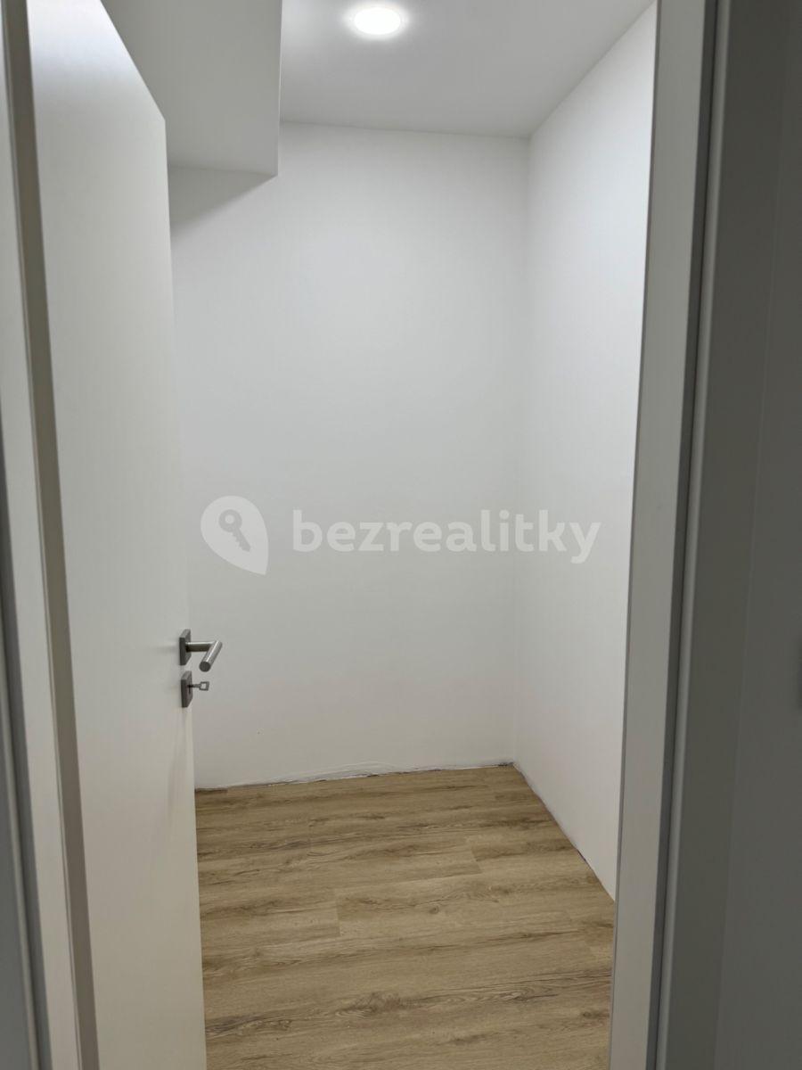 1 bedroom with open-plan kitchen flat to rent, 58 m², Opavská, Ostrava, Moravskoslezský Region