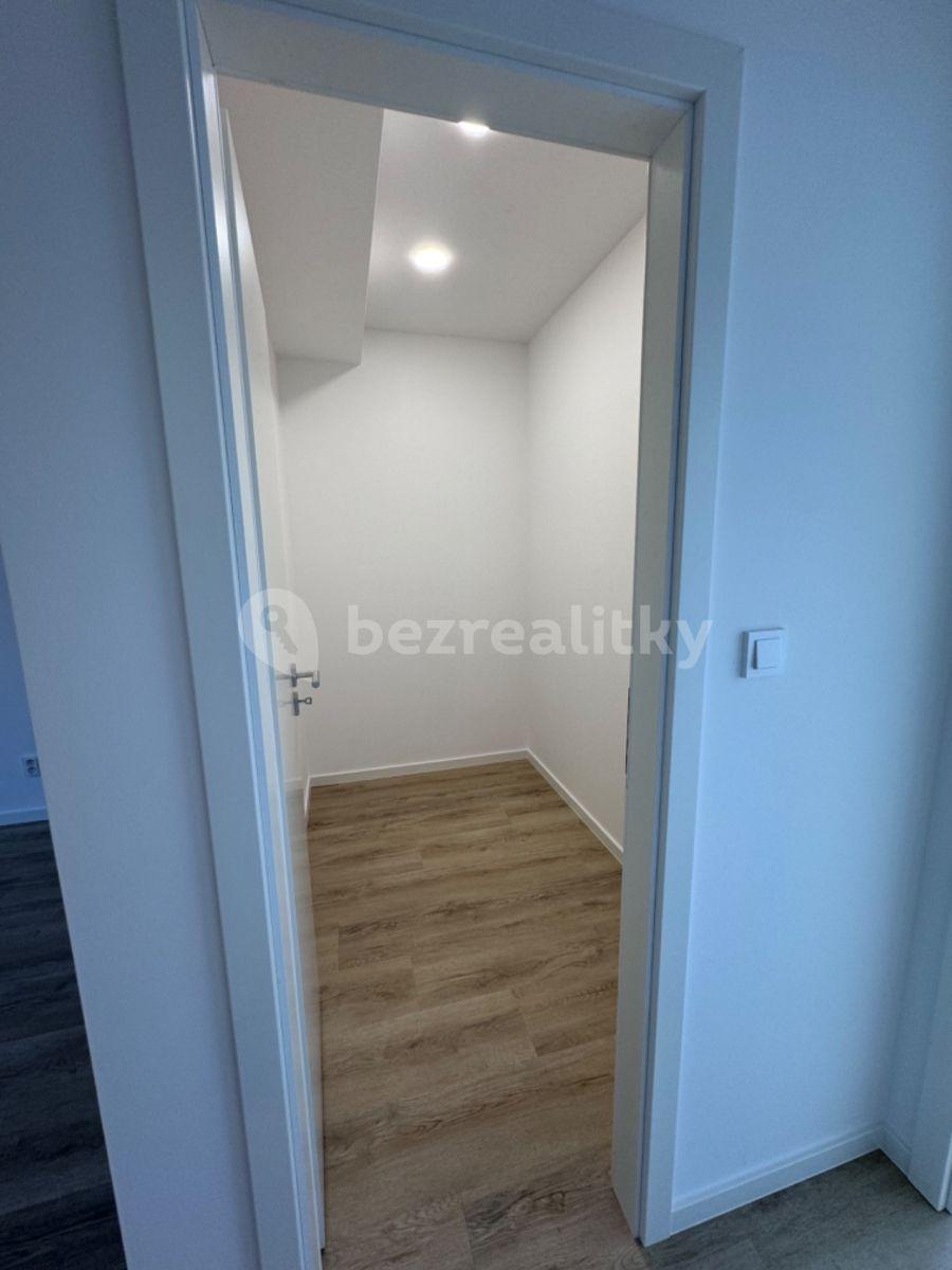 1 bedroom with open-plan kitchen flat to rent, 58 m², Opavská, Ostrava, Moravskoslezský Region