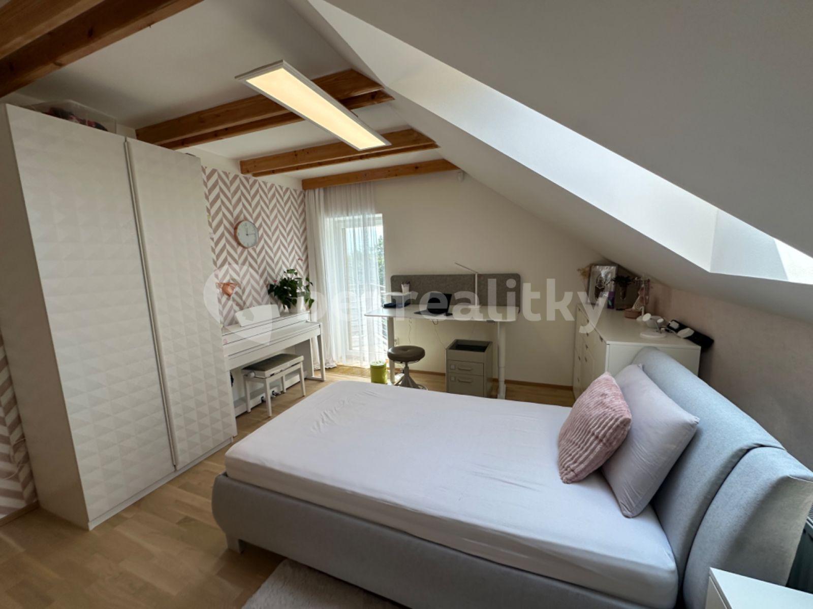 house for sale, 210 m², Kutnauerova, Hostivice, Středočeský Region