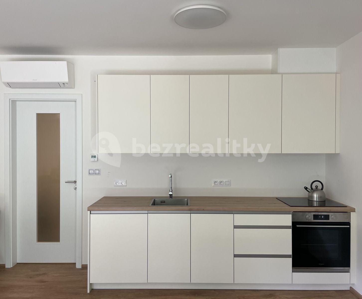 Studio flat to rent, 33 m², Lučištníků, Prague, Prague