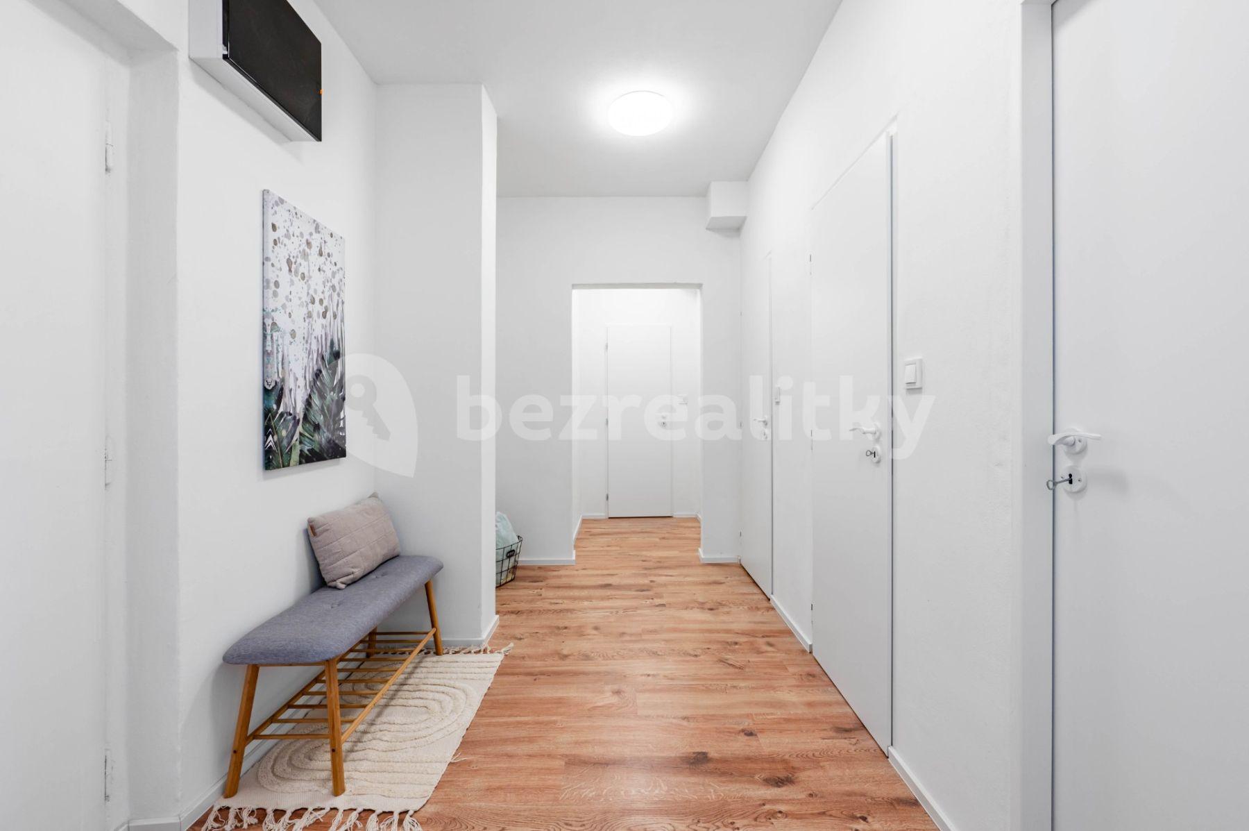 2 bedroom with open-plan kitchen flat for sale, 55 m², Olbrachtova, Prague, Prague