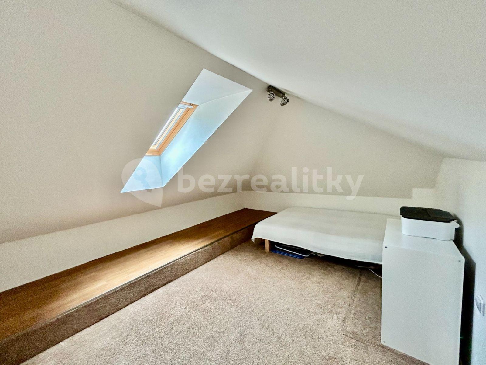 3 bedroom with open-plan kitchen flat to rent, 99 m², V Podbabě, Prague, Prague