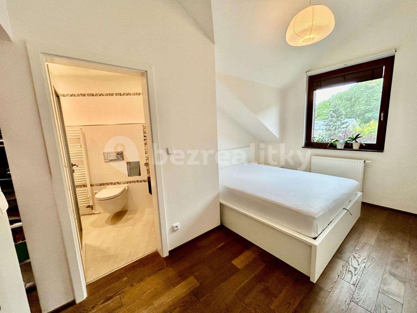 3 bedroom with open-plan kitchen flat to rent, 99 m², V Podbabě, Prague, Prague