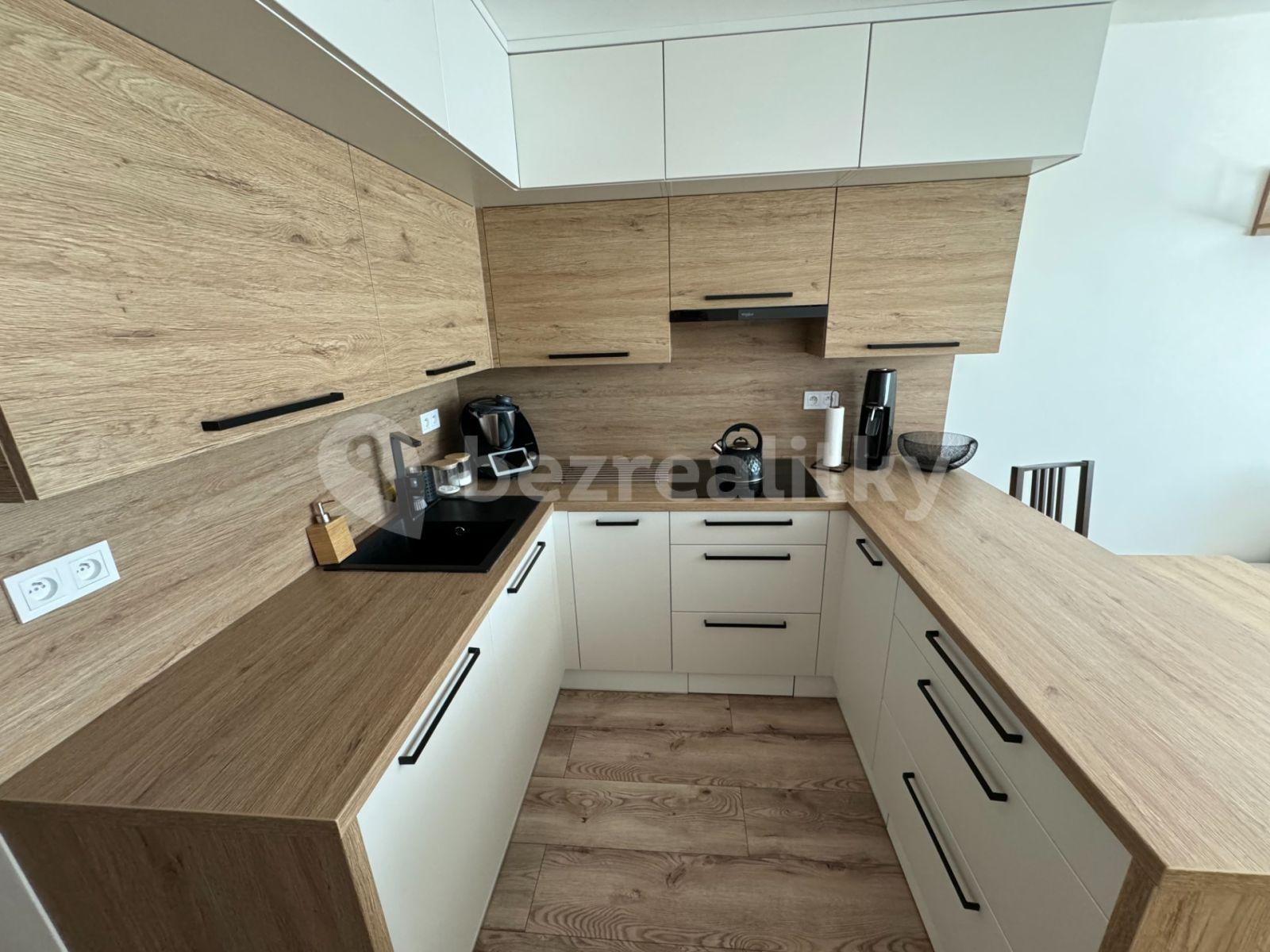 2 bedroom with open-plan kitchen flat to rent, 62 m², Františka Hajdy, Ostrava, Moravskoslezský Region