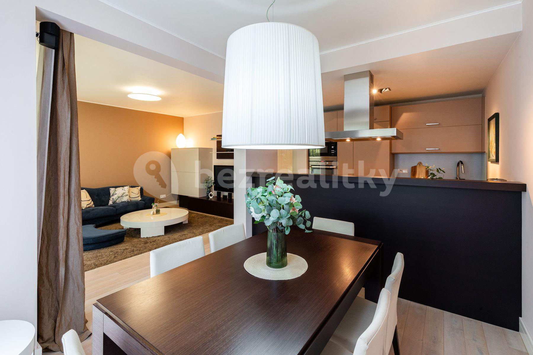 3 bedroom with open-plan kitchen flat for sale, 112 m², Mezilehlá, Prague, Prague