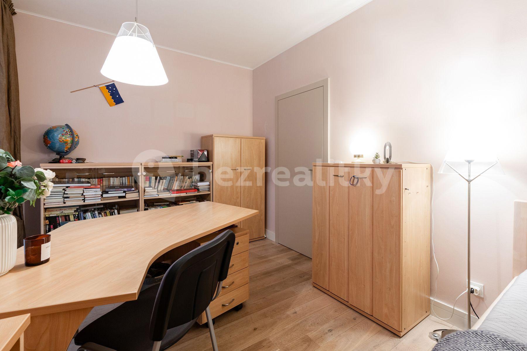 3 bedroom with open-plan kitchen flat for sale, 112 m², Mezilehlá, Prague, Prague