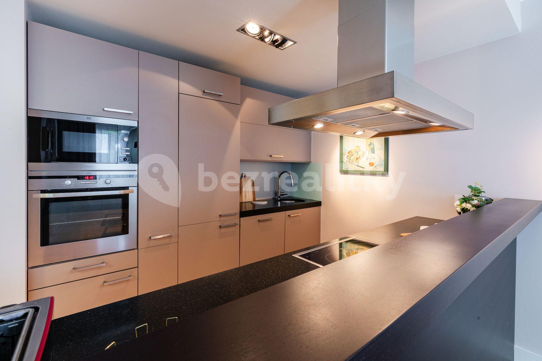 3 bedroom with open-plan kitchen flat for sale, 112 m², Mezilehlá, Prague, Prague