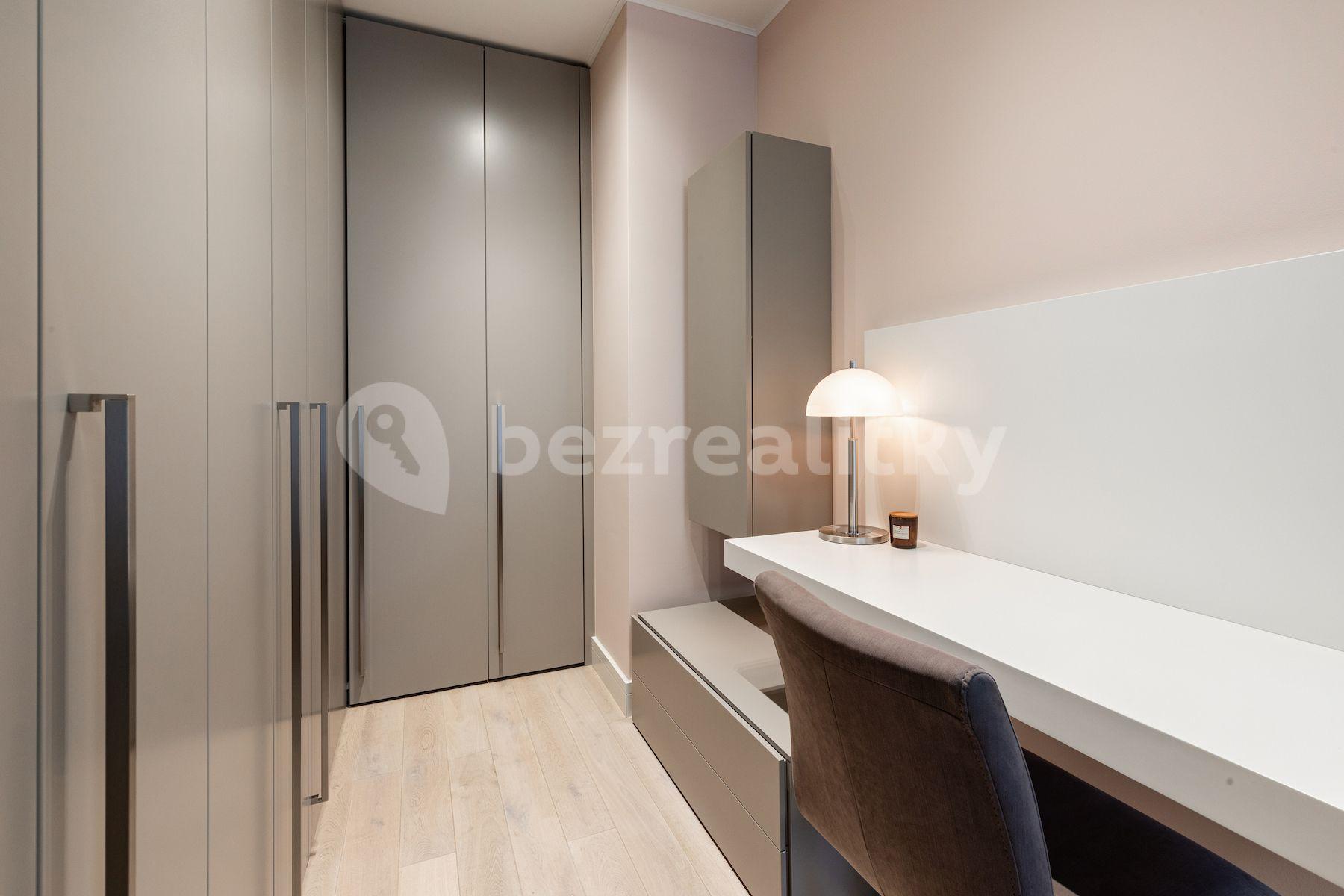 3 bedroom with open-plan kitchen flat for sale, 112 m², Mezilehlá, Prague, Prague