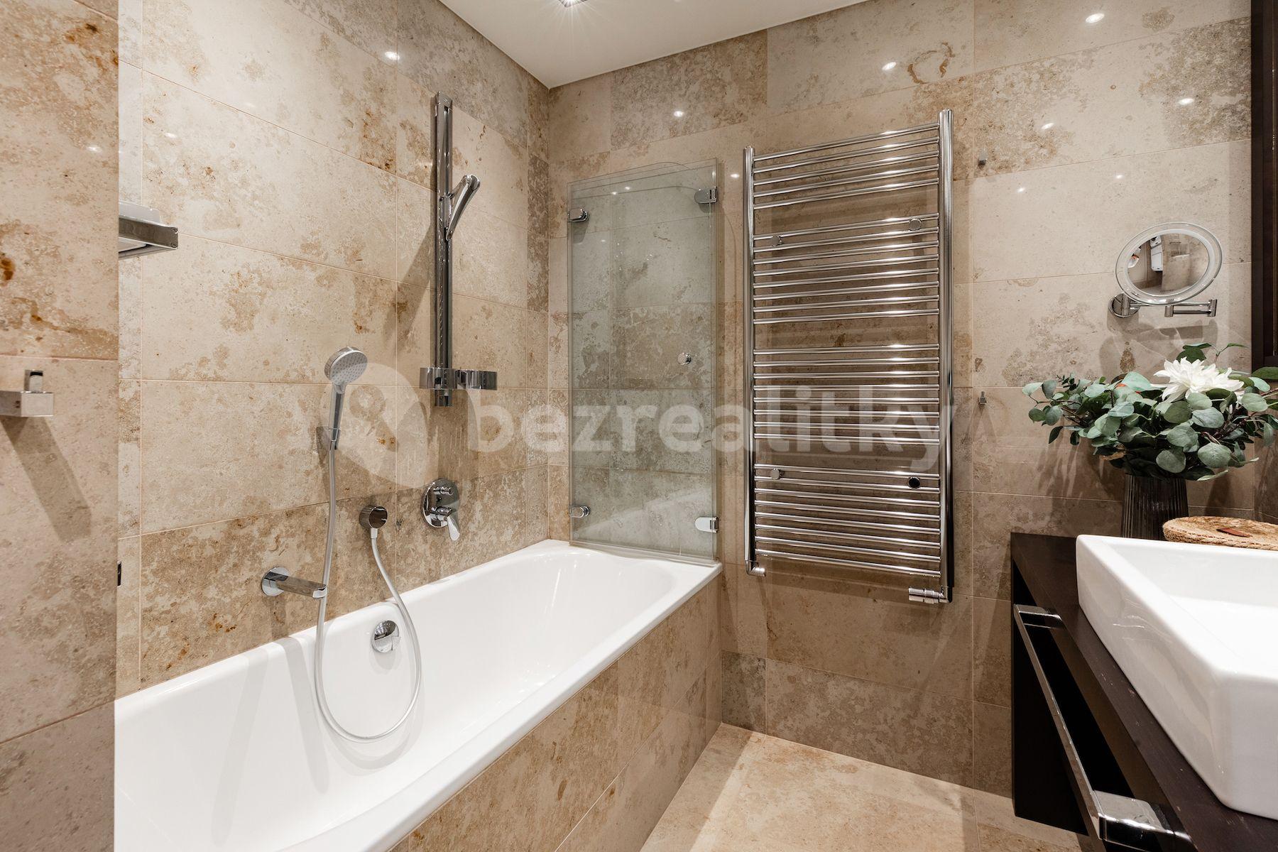 3 bedroom with open-plan kitchen flat for sale, 112 m², Mezilehlá, Prague, Prague