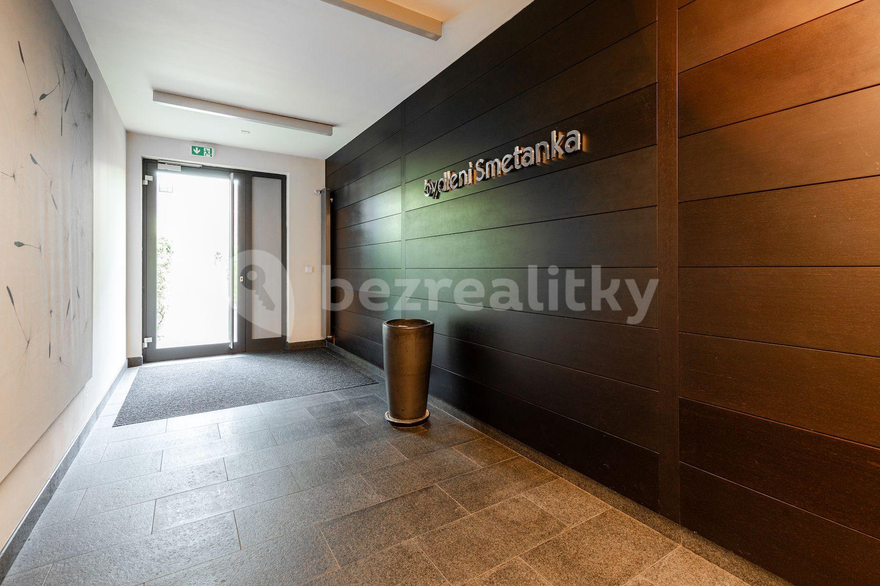 3 bedroom with open-plan kitchen flat for sale, 112 m², Mezilehlá, Prague, Prague