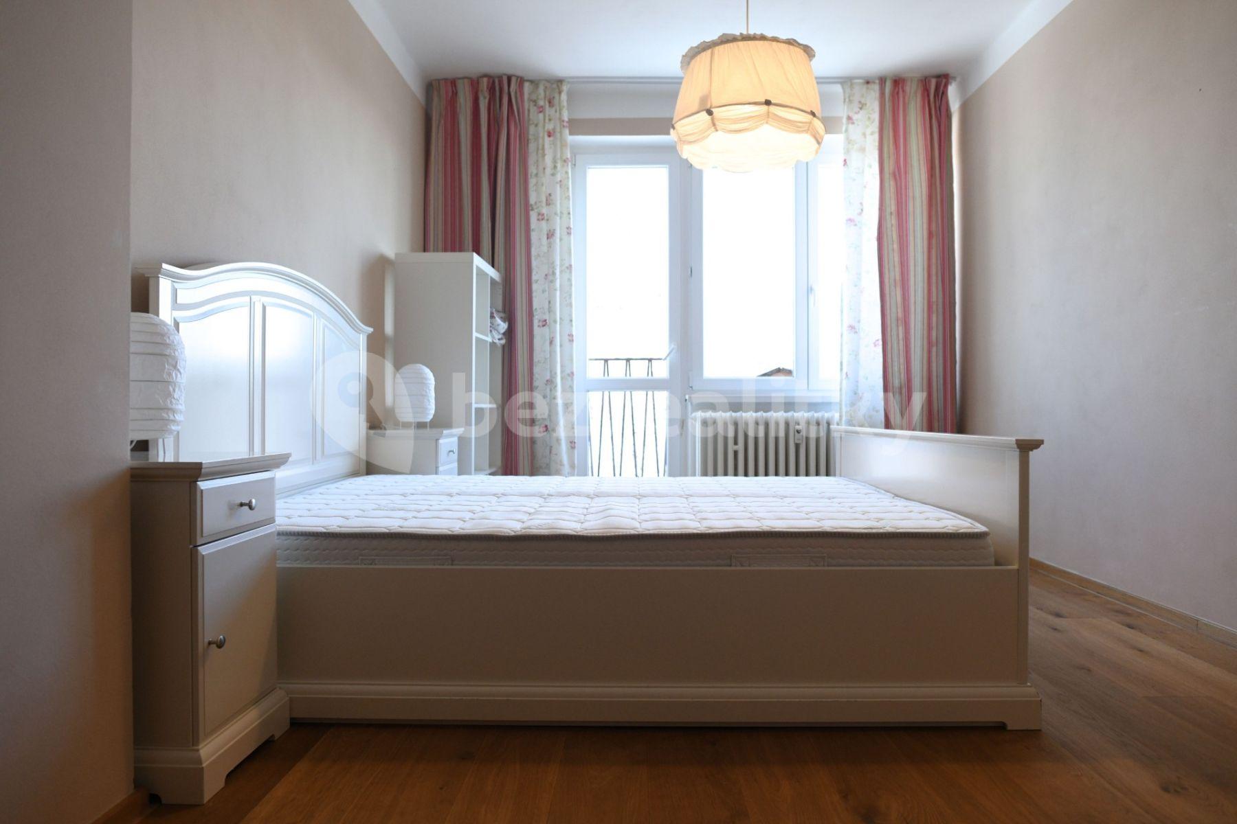 2 bedroom with open-plan kitchen flat to rent, 66 m², U Kruhovky, Prague, Prague