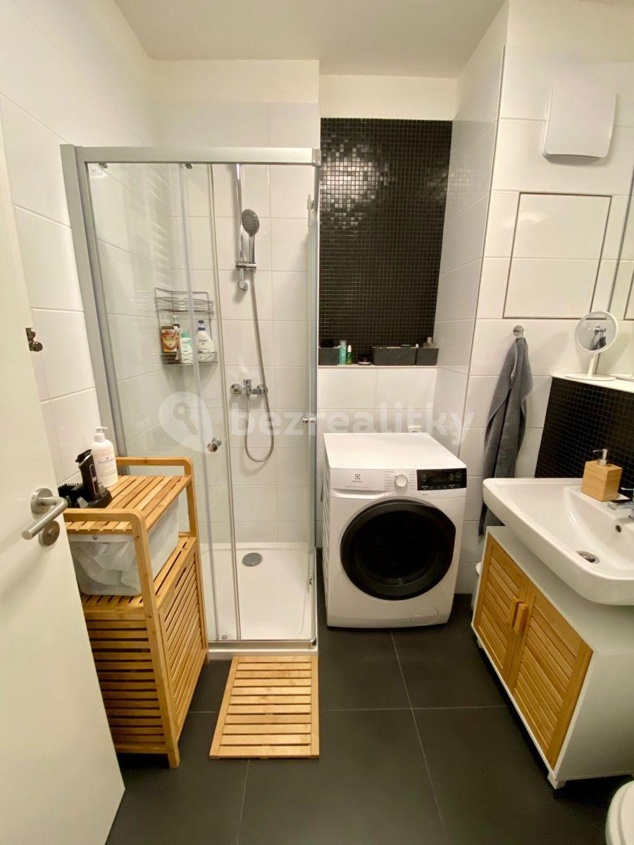 Studio flat for sale, 27 m², Novovysočanská, Prague, Prague