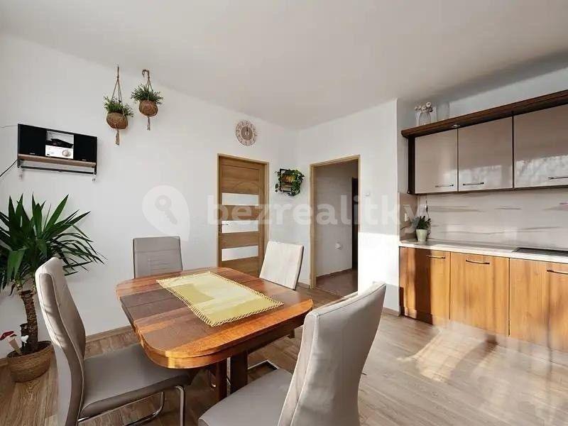 4 bedroom flat for sale, 90 m², Na Pankráci, Mšené-lázně, Ústecký Region