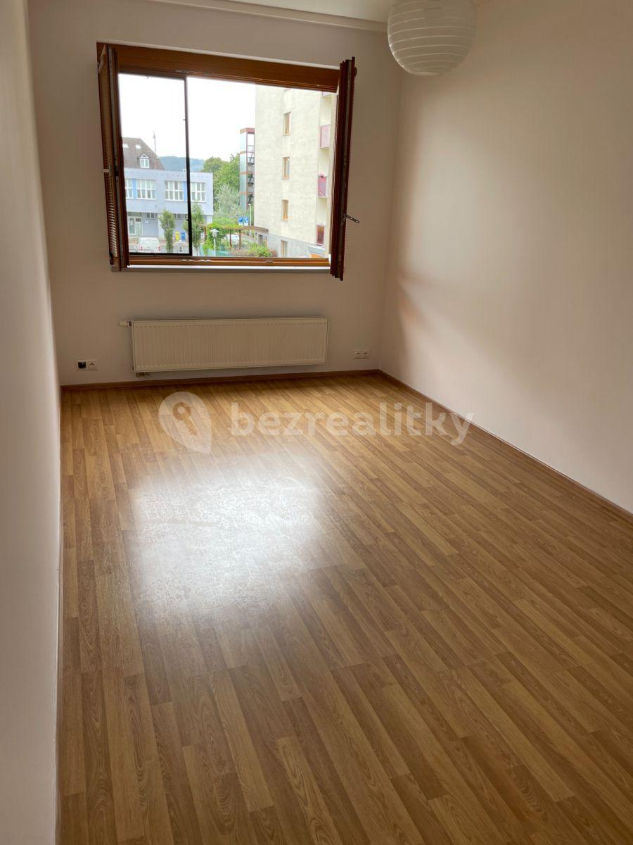 2 bedroom with open-plan kitchen flat to rent, 75 m², Československého exilu, Prague, Prague