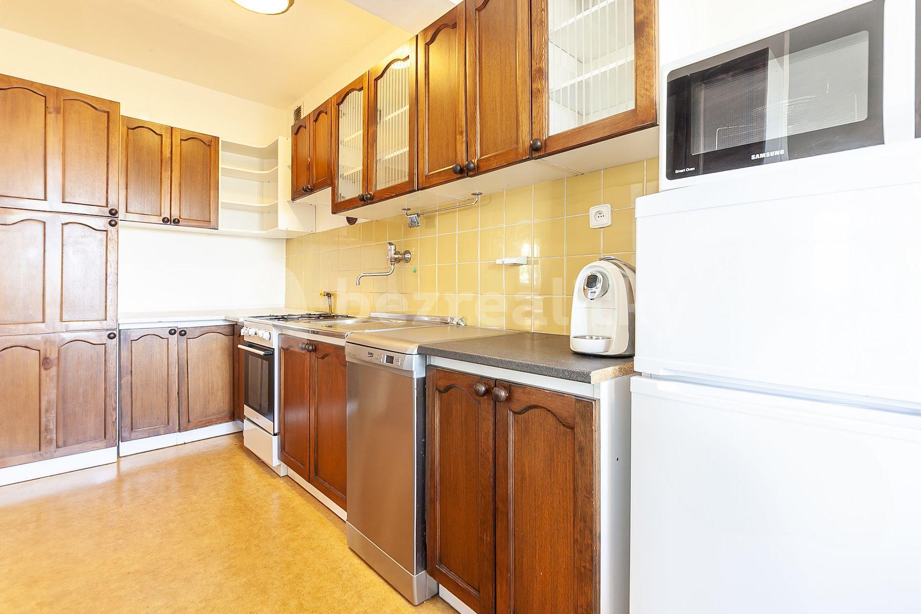 2 bedroom with open-plan kitchen flat for sale, 70 m², Hillebrantova, Prague, Prague