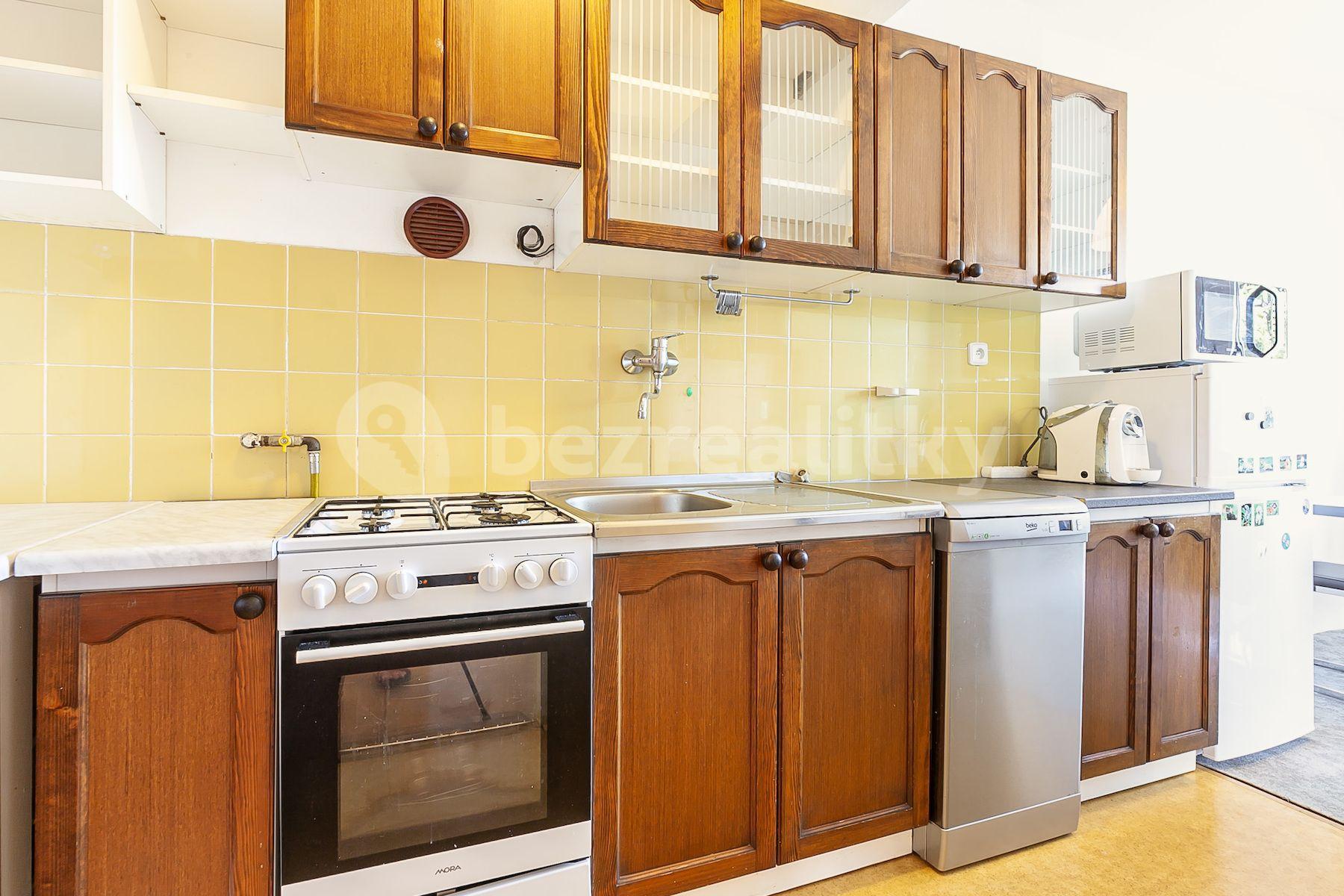 2 bedroom with open-plan kitchen flat for sale, 70 m², Hillebrantova, Prague, Prague