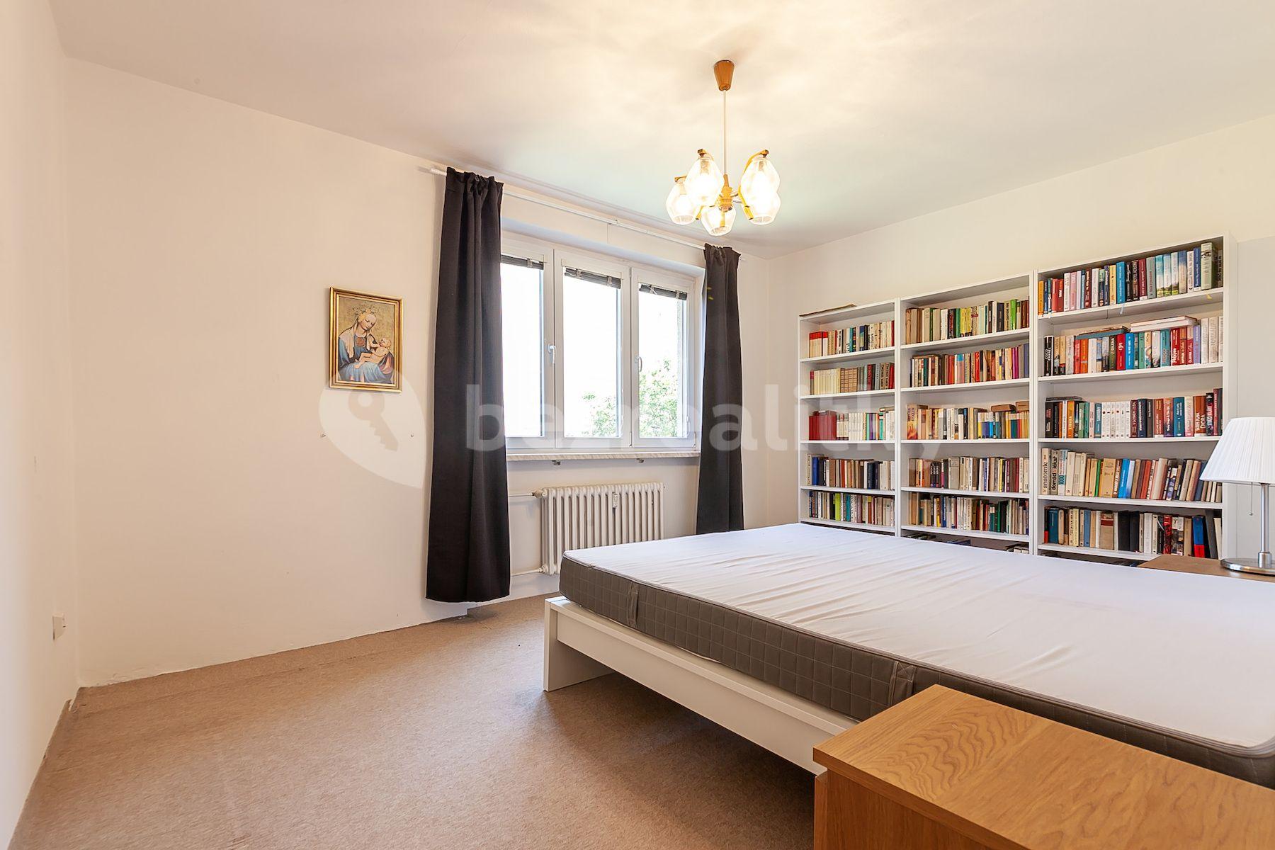 2 bedroom with open-plan kitchen flat for sale, 70 m², Hillebrantova, Prague, Prague