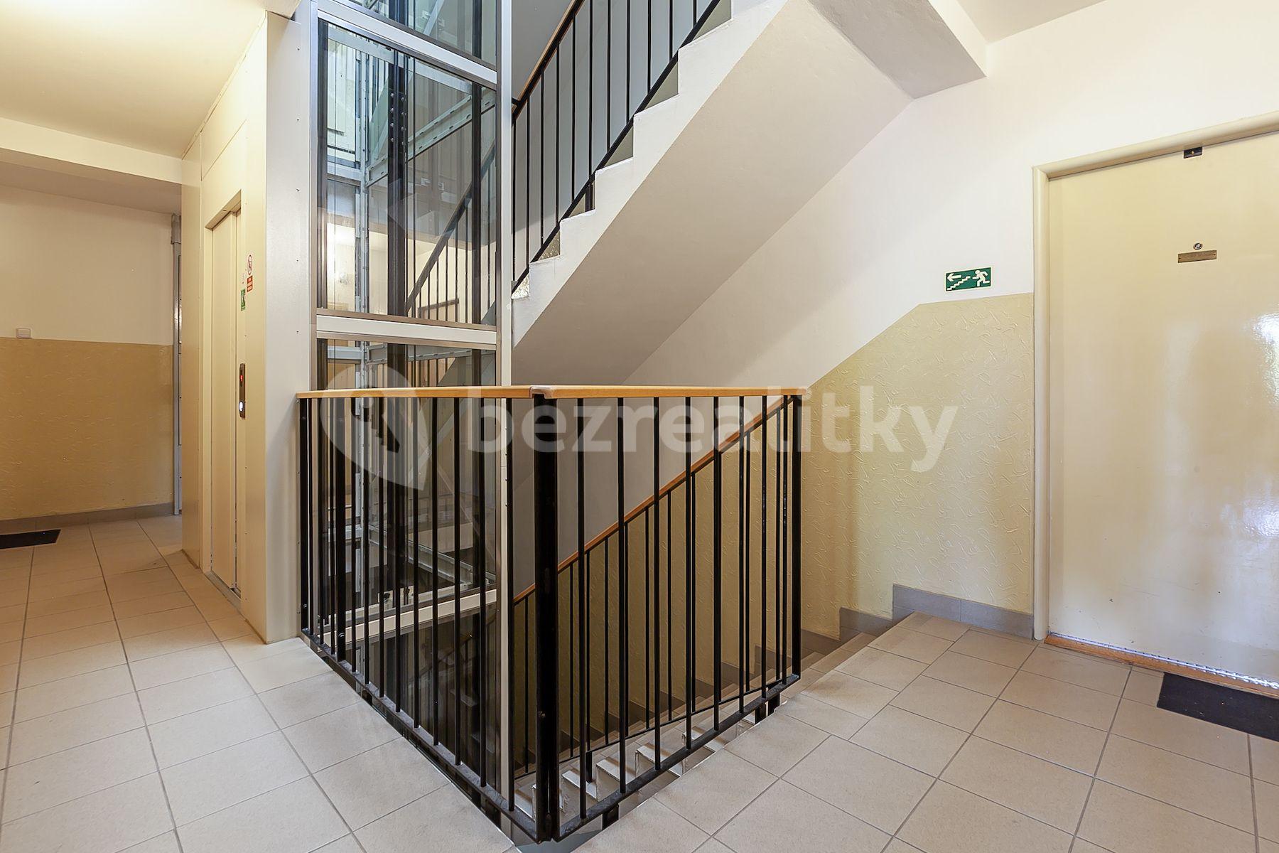 2 bedroom with open-plan kitchen flat for sale, 70 m², Hillebrantova, Prague, Prague