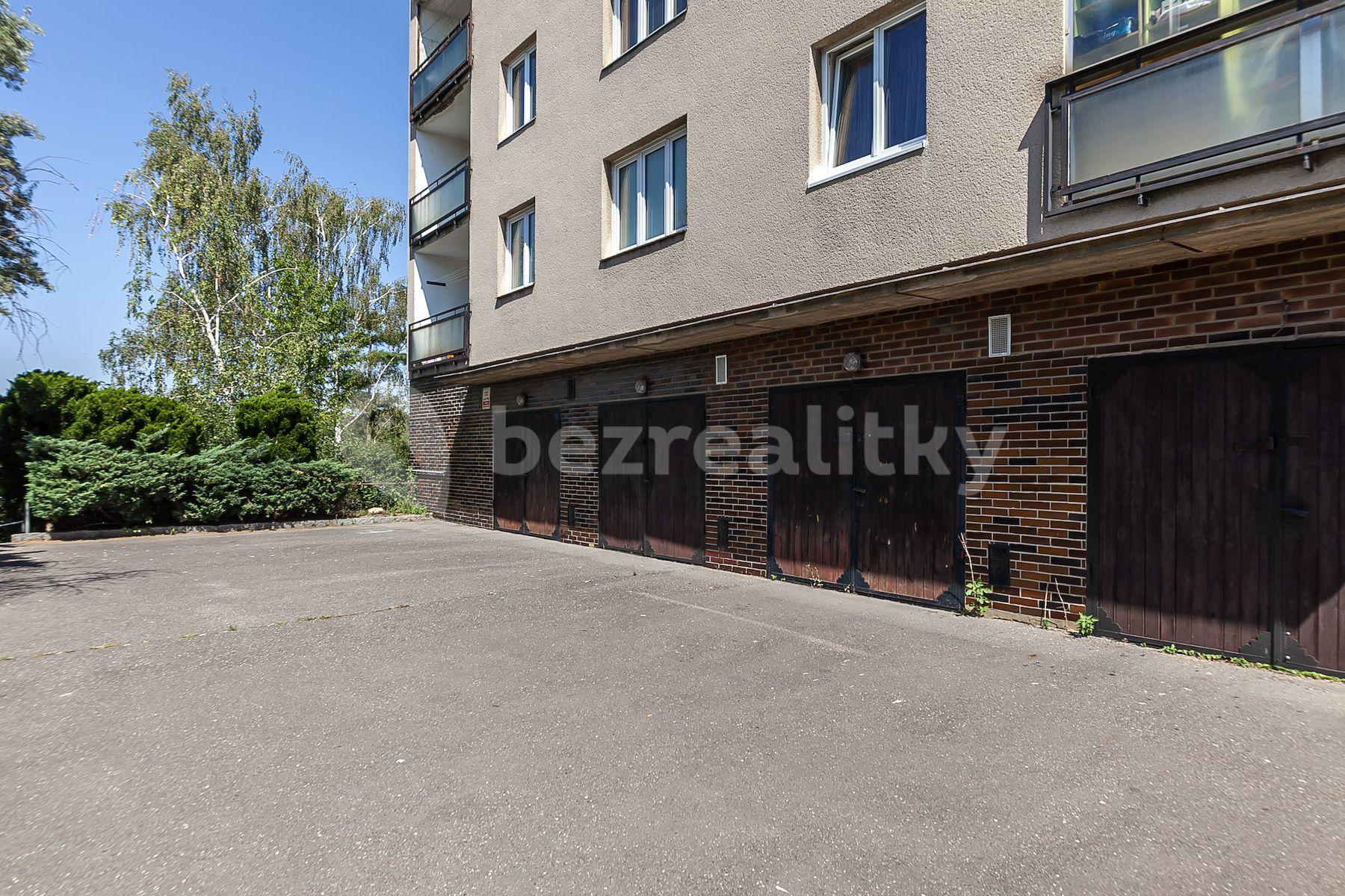 2 bedroom with open-plan kitchen flat for sale, 70 m², Hillebrantova, Prague, Prague