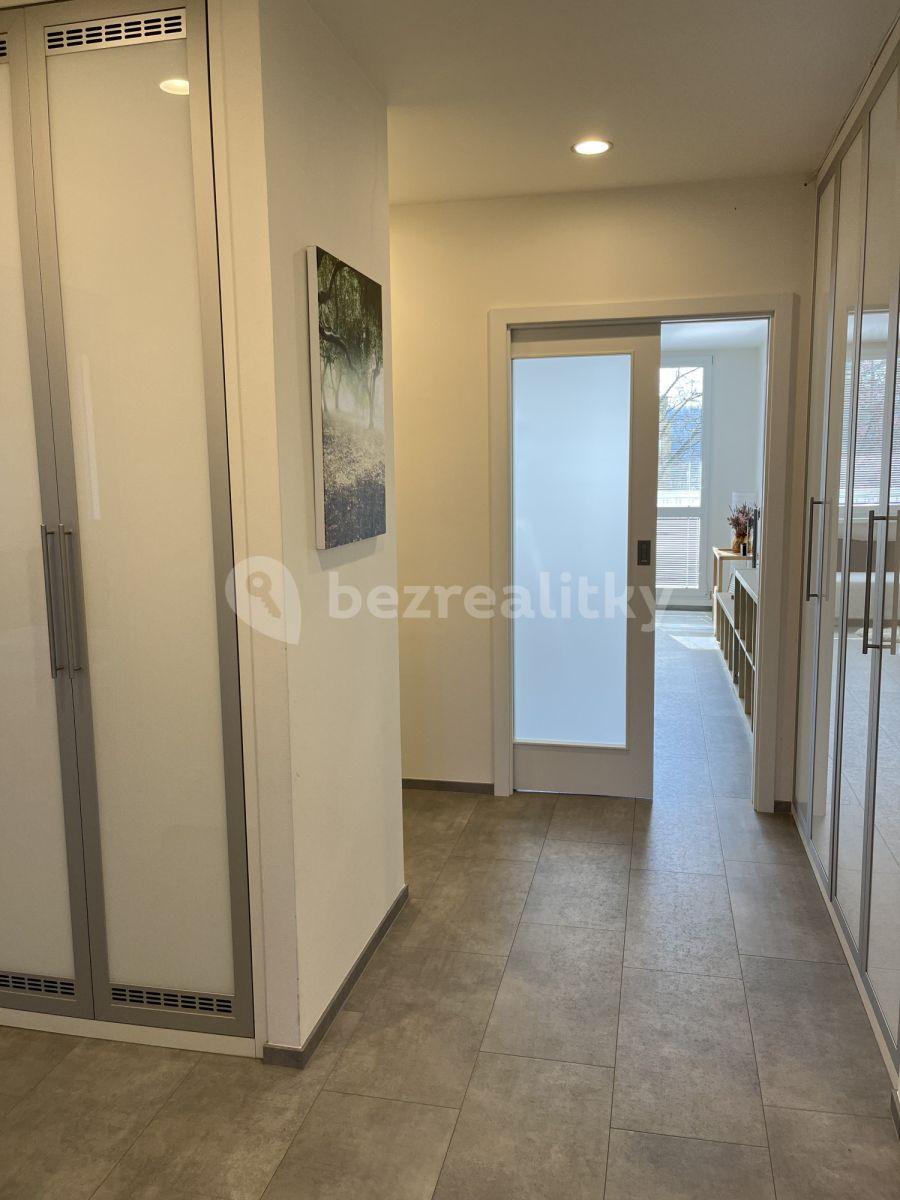 3 bedroom flat to rent, 88 m², Weberova, Prague, Prague