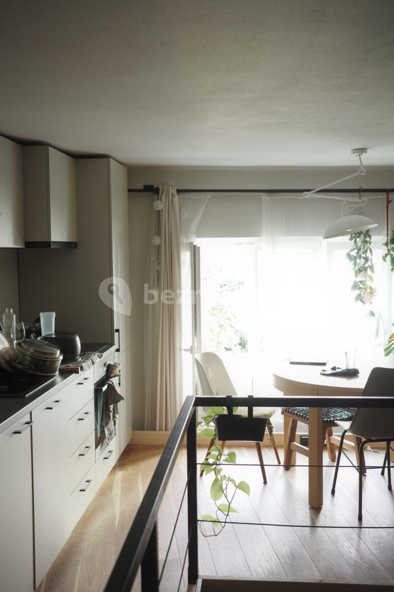 Studio flat to rent, 52 m², Přípotoční, Prague, Prague