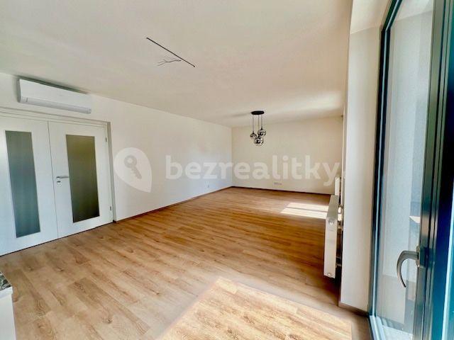 4 bedroom with open-plan kitchen flat to rent, 250 m², Podbělohorská, Prague, Prague