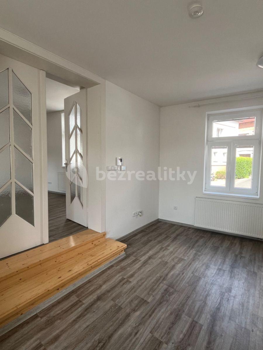 1 bedroom with open-plan kitchen flat to rent, 56 m², Petra Bezruče, Hoštka, Ústecký Region