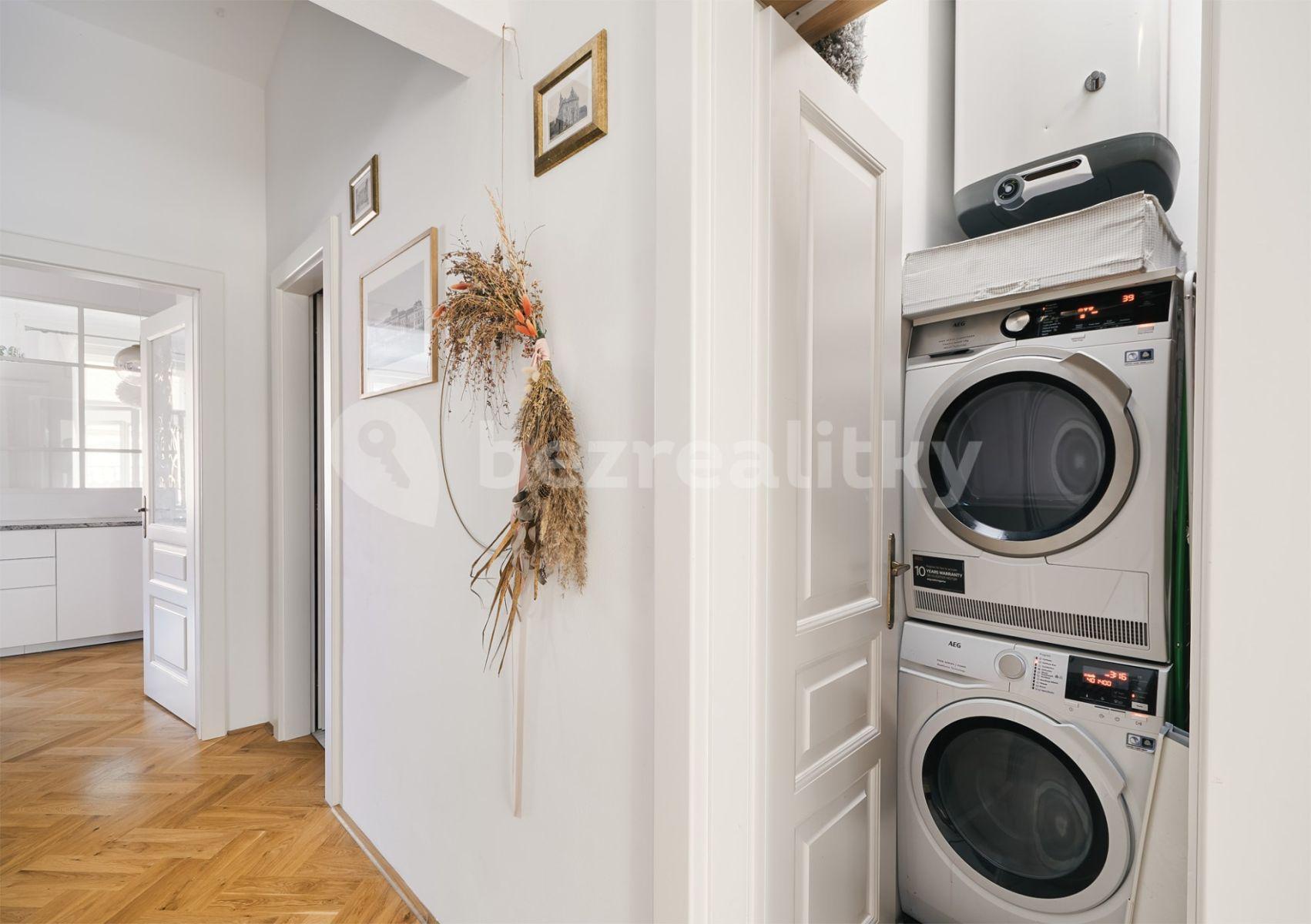 2 bedroom with open-plan kitchen flat for sale, 77 m², U Studánky, Prague, Prague