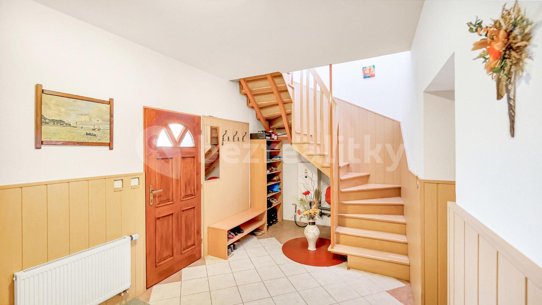 house for sale, 250 m², Kostelecká, Tišice, Středočeský Region