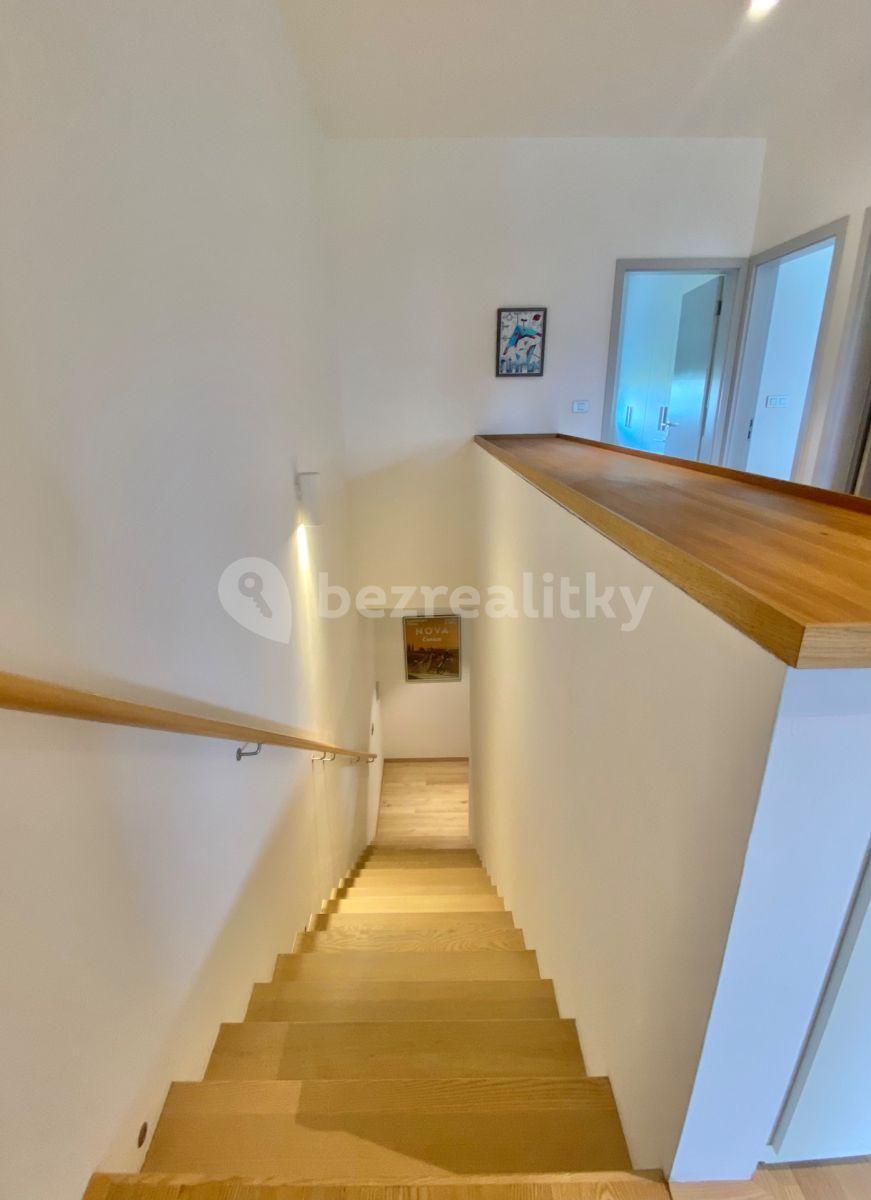 3 bedroom with open-plan kitchen flat for sale, 133 m², Běžecká, Prague, Prague