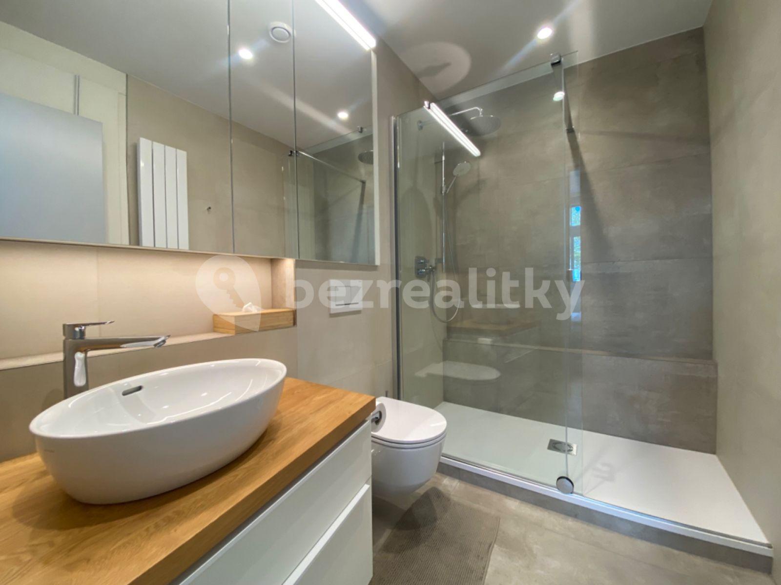 3 bedroom with open-plan kitchen flat for sale, 133 m², Běžecká, Prague, Prague