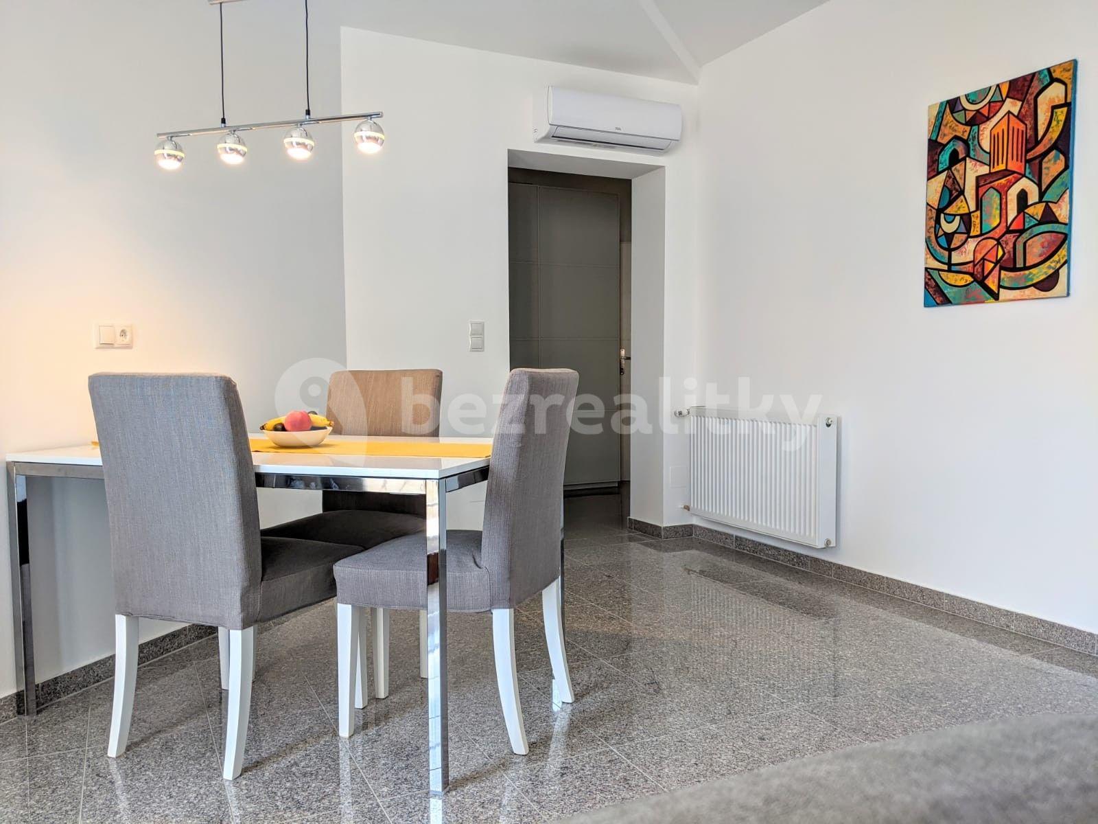 1 bedroom flat to rent, 51 m², Stará vinárska, Bratislava - mestská časť Staré Mesto, Bratislavský Region