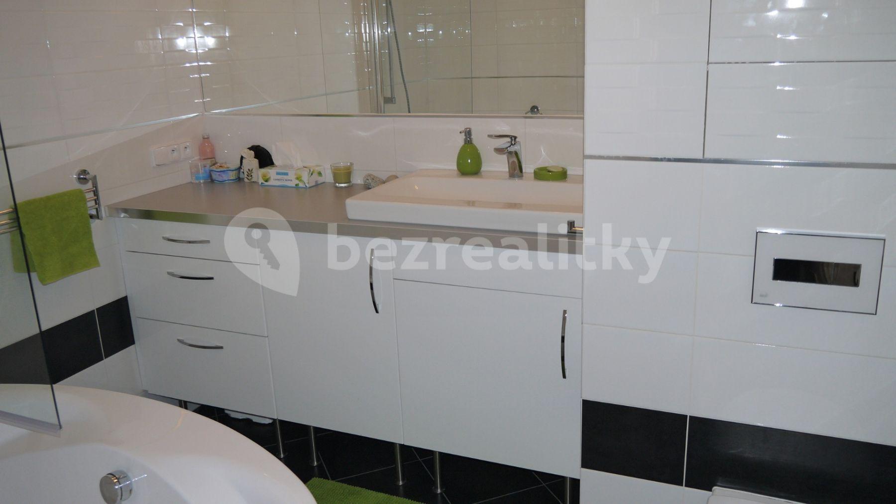 3 bedroom with open-plan kitchen flat for sale, 98 m², Lýskova, Prague, Prague