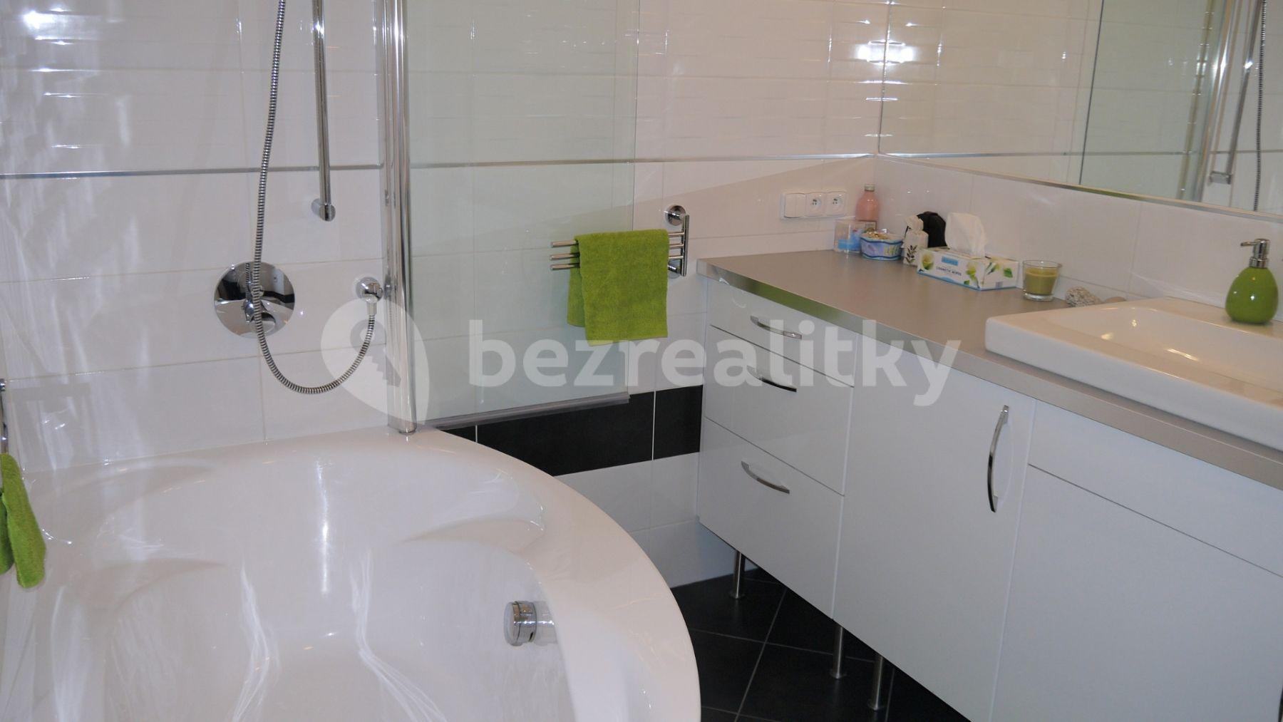 3 bedroom with open-plan kitchen flat for sale, 98 m², Lýskova, Prague, Prague