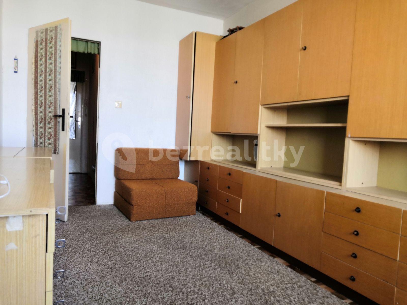 3 bedroom flat to rent, 15 m², Bellušova, Prague, Prague