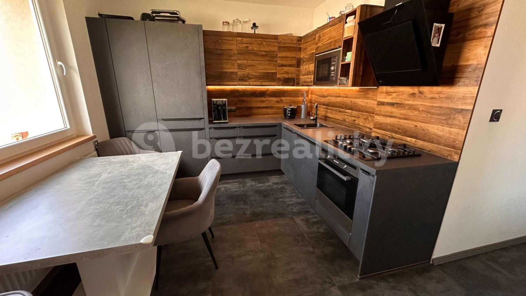 4 bedroom flat for sale, 80 m², Sportovní, Loket, Karlovarský Region