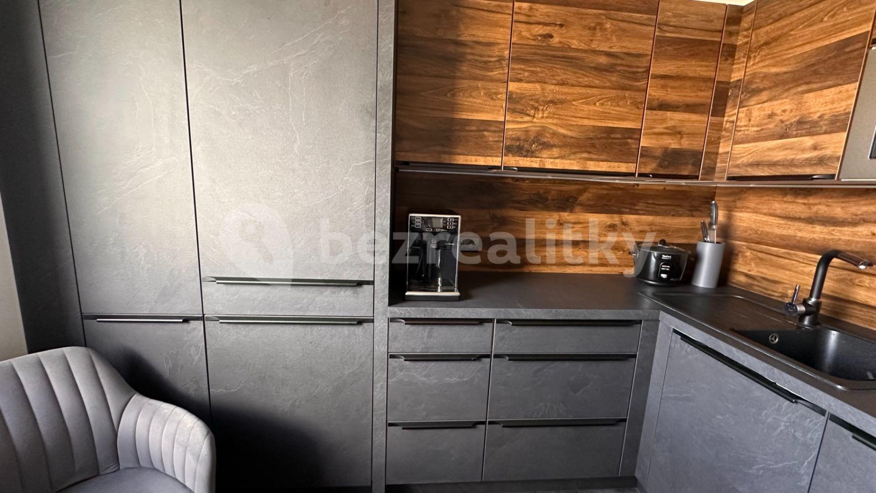 4 bedroom flat for sale, 80 m², Sportovní, Loket, Karlovarský Region