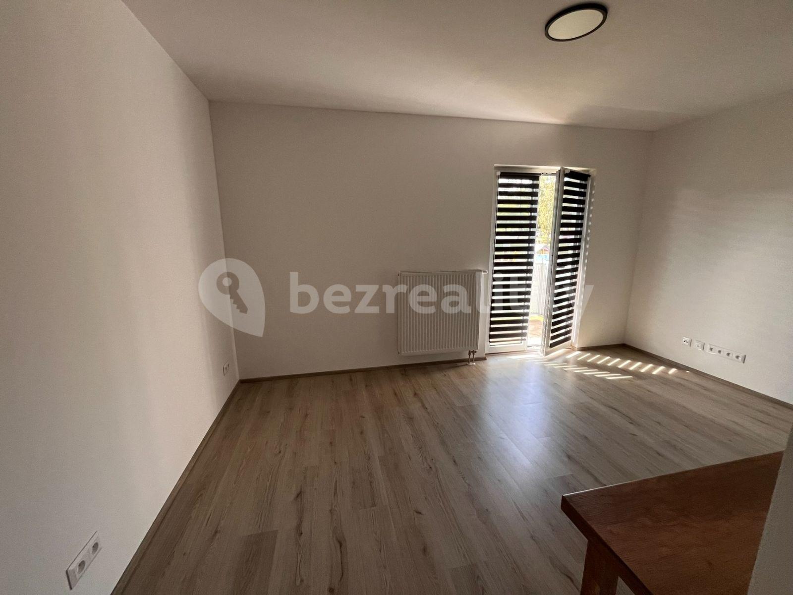 1 bedroom with open-plan kitchen flat to rent, 38 m², Prokopa Holého, Slaný, Středočeský Region