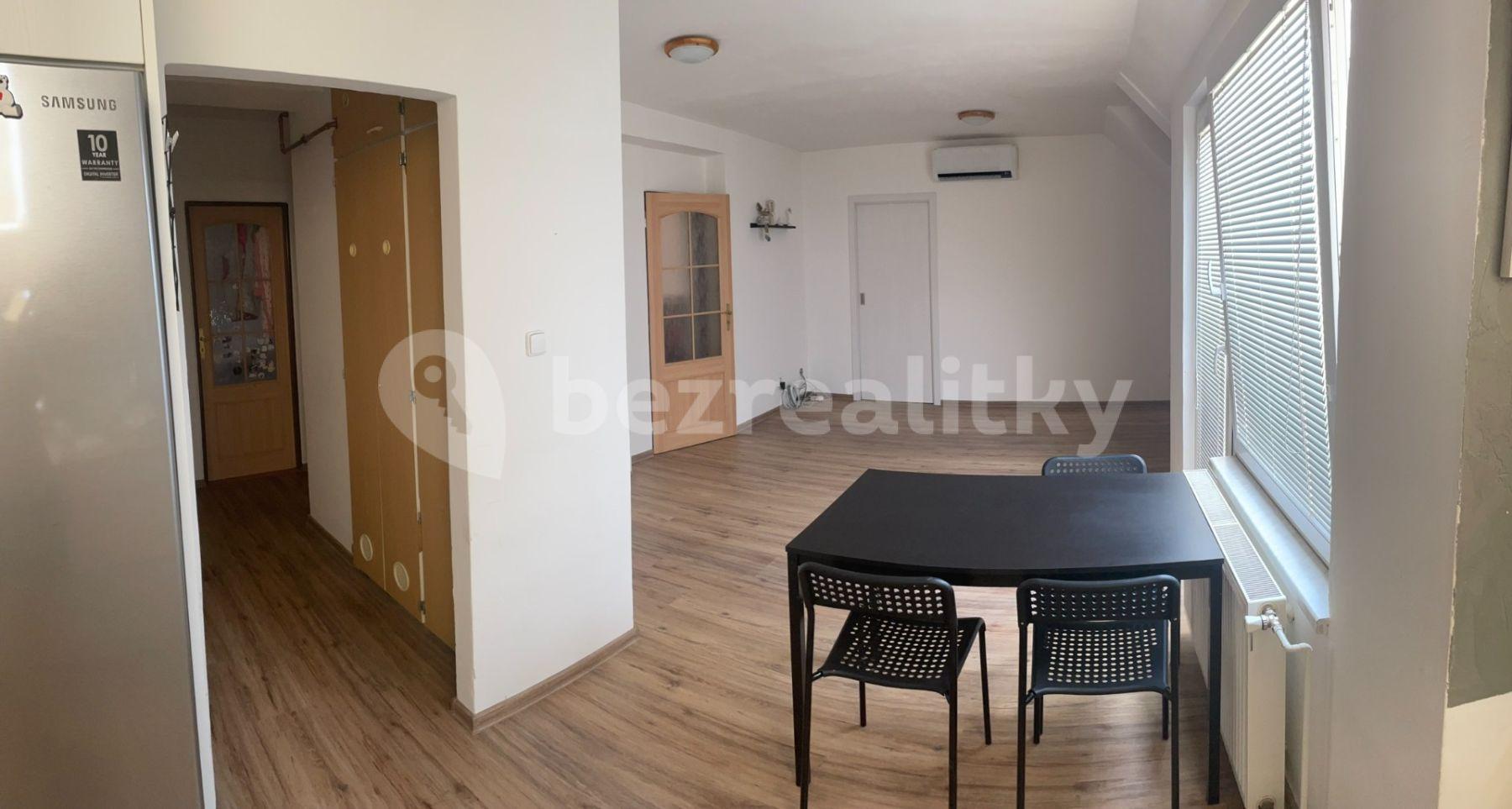 3 bedroom with open-plan kitchen flat for sale, 75 m², Višňovce, Hulín, Zlínský Region