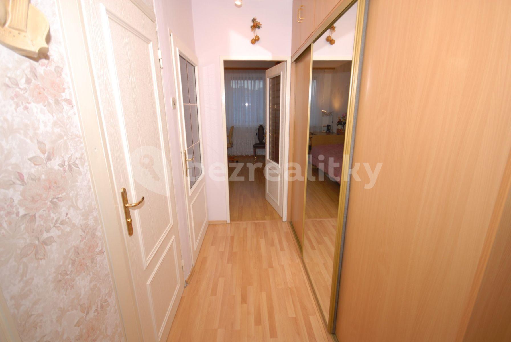 1 bedroom with open-plan kitchen flat to rent, 44 m², Poznaňská, Prague, Prague