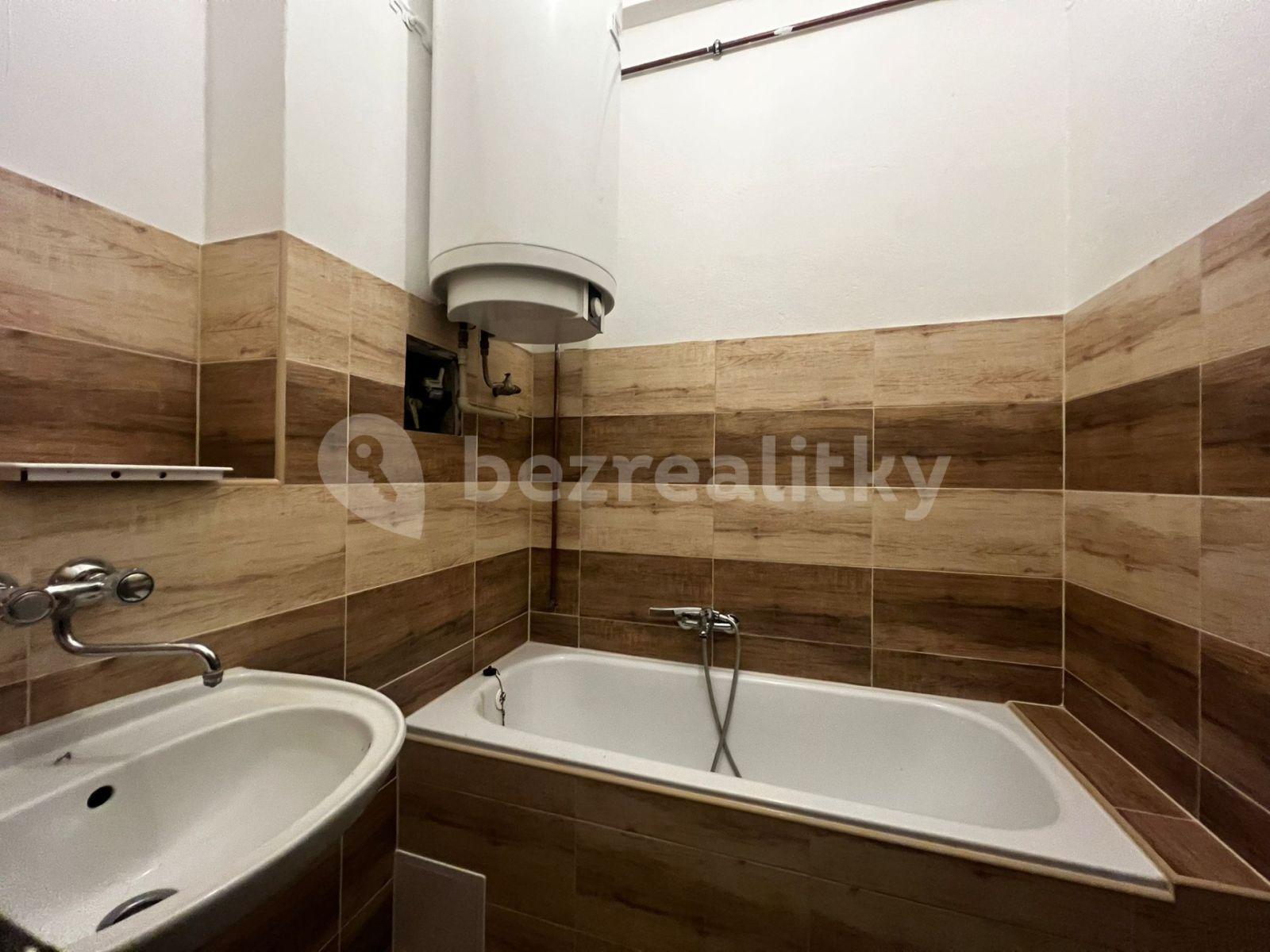 1 bedroom flat to rent, 46 m², K. Čapka, Karlovy Vary, Karlovarský Region