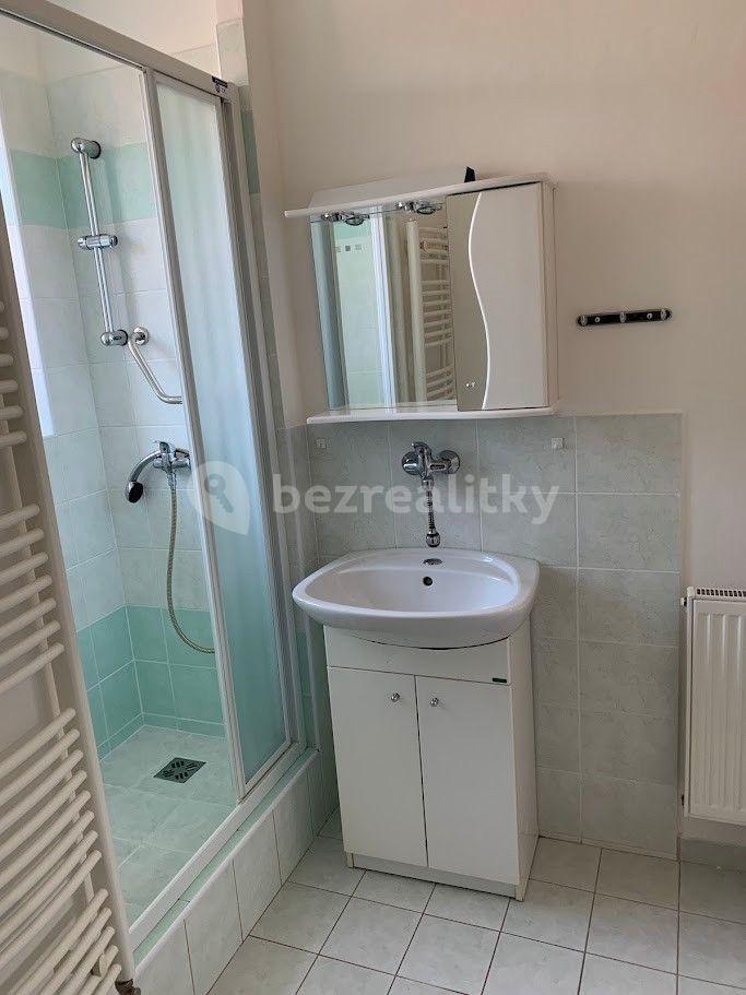 4 bedroom flat to rent, 80 m², Na Pískách, Kostelec nad Labem, Středočeský Region